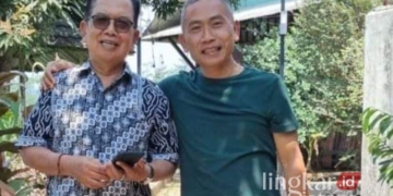 Bakal calon bupati Batang, Fauzi Fallas, bersama Mantan Bupati Batang periode 2012-2017, Yoyok Riyo Sudibyo (kanan). (Lingkarjateng.id)