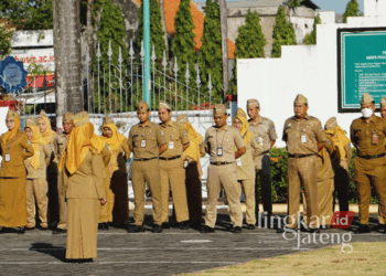 Sekda Jepara Ingatkan Aturan ASN jika Ingin Hadiri Kampanye Pilkada, Ini Syaratnya 29 ILUSTRASI: Aparatur Sipil Negara (ASN) dan Pegawai Pemerintah Non Pegawai Negeri (PPNPN) di lingkungan Pemkab Jepara. (Tomi Budianto/Lingkarjateng.id)