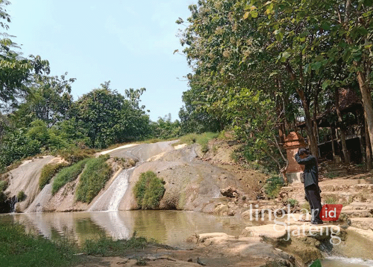 Air Terjun Lorotan Semar Pati