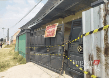 RUSAK BERAT: Sejumlah rumah dan bangunan di Dukuh Guyangan, Desa Purworejo, Kecamatan/Kabupaten Pati, mengalami kerusakan akibat pergerakan tanah pada Sabtu, 7 September 2024 lalu. (Arif Febriyanto/Lingkarjateng.id)