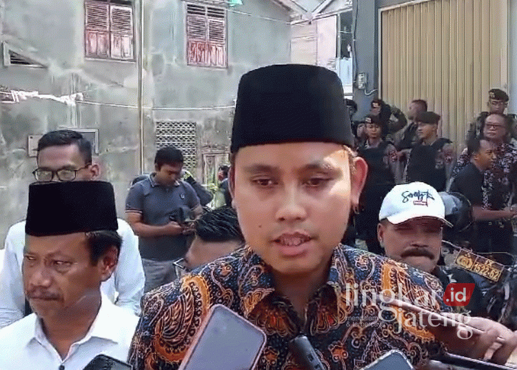 Dico M Ganinduto saat diwawancarai