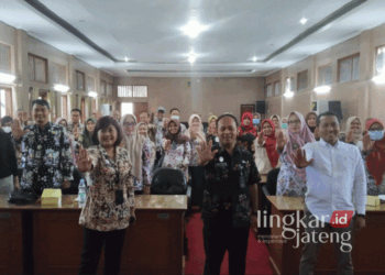 Sujumlah tenaga kesehatan mengikuti bimbingan teknis (bimtek) manajemen kasus kekerasan terhadap perempuan dan anak yang diselenggarakan oleh DinsosP3AKB Pati pada Selasa, 3 September 2024. (Dok. HMS/Lingkarjateng.id)