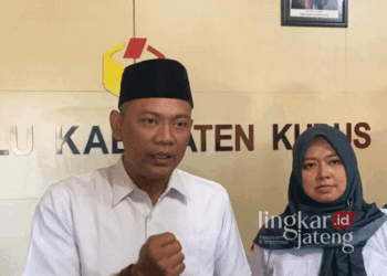 Bawaslu Kudus Ungkap Sosok ASN yang Diduga Langgar Netralitas Pilkada 26 Ketua Bawaslu Kudus, Moh. Wahibul Minan (kiri). (Mohammad Fahtur Rohman/Lingkarjateng.id)