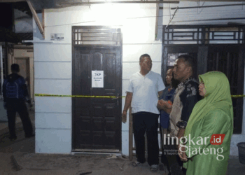 Rumah tempat kejadian perkara (TKP) di Desa Wonoyoso, Kecamatan Buaran, Kabupaten Pekalongan, yang menjadi lokasi penyerangan air keras oleh menantu kepada mertua dan adik iparnya pada Jumat malam, 20 september 2024. (Dok. Pribadi/Lingkarjateng.id)