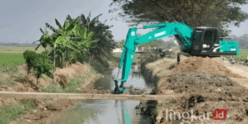 Pengerjaan normalisasi sungai yang dilakukan oleh DPUPR Grobogan. (Dok. DPUPR Grobogan/Lingkarjateng.id)