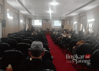 PDAM Tirta Bening Pati menggelar sosialisasi kajian tarif di Ruang Penjawi Setda Pati pada Kamis, 5 September 2024. (Arif Febriyanto/Lingkarjateng.id)