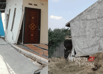 Kondisi bangunan terdampak bencana alam penurunan tanah di bantaran Sungai Silugonggo tepatnya di Dukuh Guyangan, Desa Purworejo, Kecamatan/Kabupaten Pati. (Dok. Lingkarjateng.id)