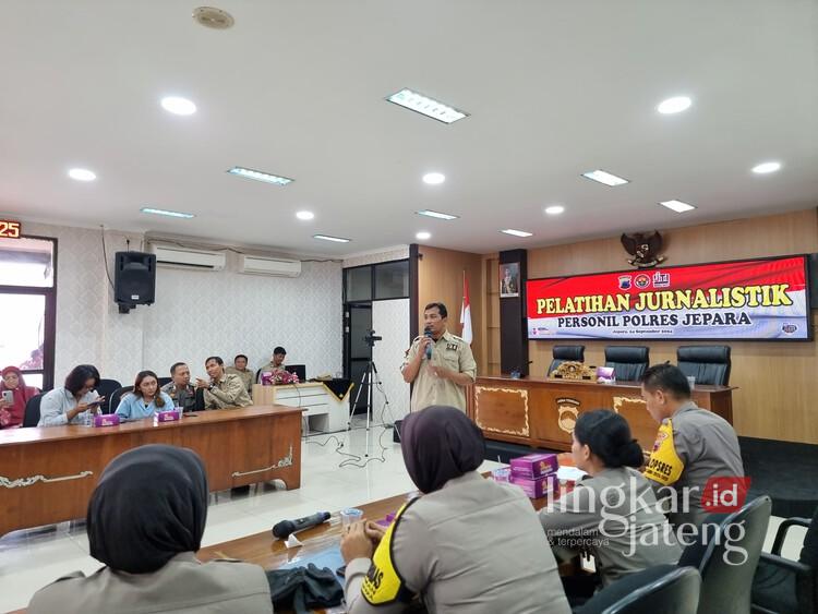 Kegiatan pelatihan jurnalistik yang digelar Polres Jepara bersama Ikatan Jurnalis Televisi Indonesia (IJTI) Korda Muria Raya pada Selasa,24 September 2024. (Dok. HMS/Lingkarjateng.id)