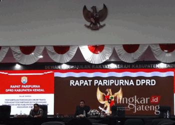 Rapat Paripurna DPRD Kendal dipimpin oleh Bagus Bimo Alit Sebagai Ketua Sementara pada Rabu, 11 September 2024. (Syahril Muadz/Lingkarjateng.id)