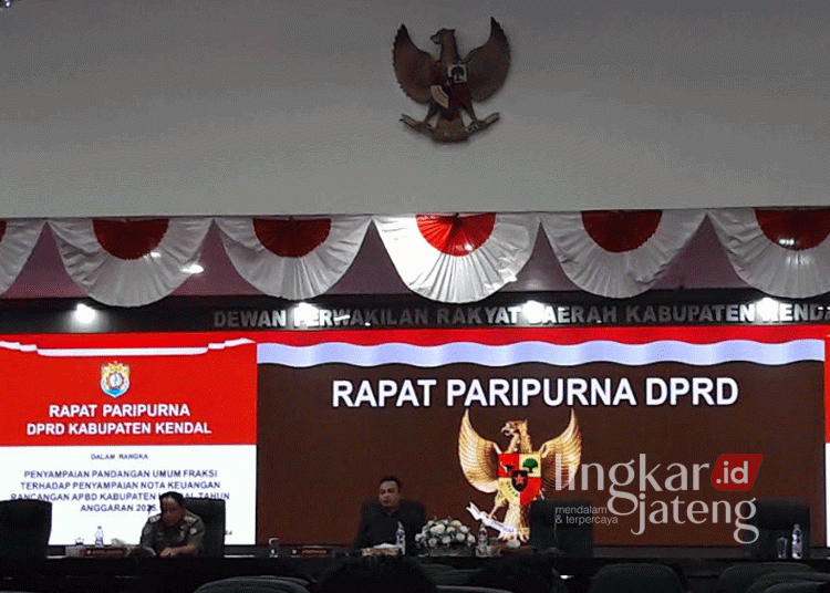 Rapat Paripurna DPRD Kendal dipimpin oleh Bagus Bimo Alit Sebagai Ketua Sementara pada Rabu, 11 September 2024. (Syahril Muadz/Lingkarjateng.id)