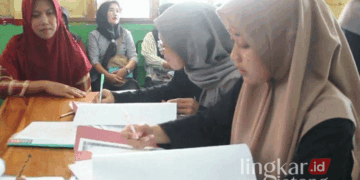 Sejumlah warga saat mengikuti proses pendaftaran PTPS di Kabupaten Blora, belum lama ini. (Dok. Pribadi/Lingkarjateng.id)