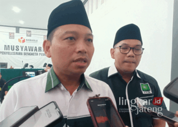 DPP PKB Hanya Mengakui Surat Rekom Dico-Ali di Pilkada Kendal 26 Sekjen DPP PKB, Zaenul Munasichin, saat memberi keterangan kepada wartawan. (Unggul Priambodo/Lingkarjateng.id)