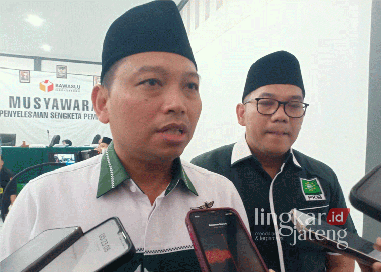 DPP PKB Hanya Mengakui Surat Rekom Dico-Ali di Pilkada Kendal 25 Sekjen DPP PKB, Zaenul Munasichin, saat memberi keterangan kepada wartawan. (Unggul Priambodo/Lingkarjateng.id)