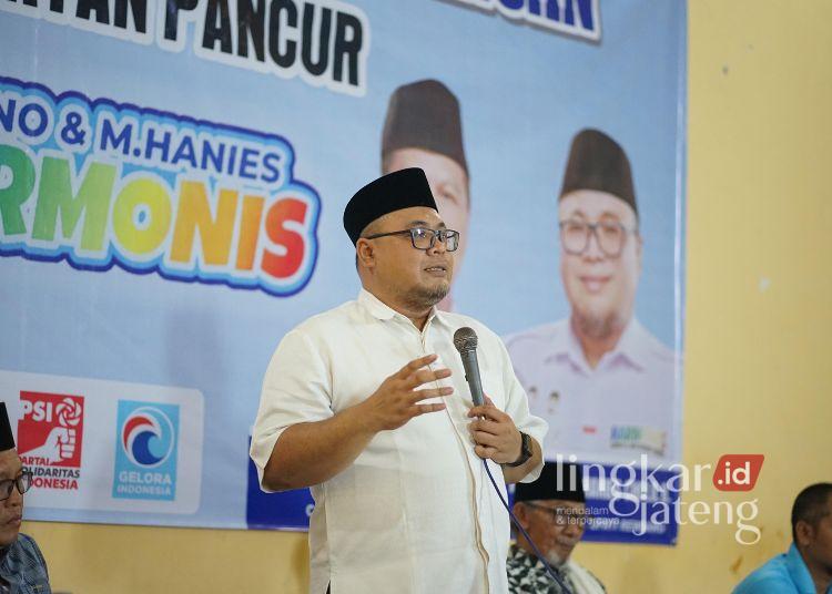 Calon Wabup Rembang Gus Hanies Yakin Harmonis Menang 70 Persen di Pancur 25 Calon Wakil Bupati Rembang, Moch Hanies Cholil Barro’, dalam acara konsolidasi pemenangan Harno-Hanis di gedung serbaguna Otrans Kecamatan Pancur, Senin, 7 Oktober 2024 malam. (Tim Hanrmonis/Lingkarjateng.id)