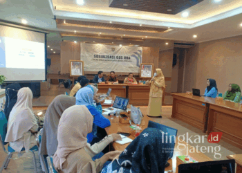 Sosialisasi OSS RBA yang digelar DPMPTSP bersama pengusaha catering di Kendal pada Selasa, 29 Oktober 2024. (Syahril Muadz/Lingkarjateng.id)