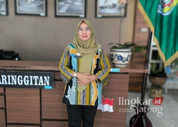 Disdukcapil Kendal Ajak Kolaborasi Pemdes Sukseskan Pelayat Terbaikku 25 Kepala Dinas Kependudukan dan Pencatatan Sipil Kabupaten Kendal, Ratna Mustikaningsih. (Arvian Maulana/Lingkarjateng.id)