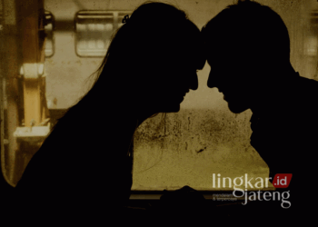 ILUSTRASI: Oknum Panwascam dan PPK di Kecamatan Sambong, Kabupaten Blora, digerebek warga karena berduaan tengah malam. (Pixabay@Maaridls/Lingkarjateng.id)