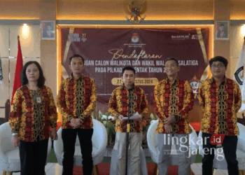 Jajaran komisioner KPU Kota Salatiga. (Tangkapan layar YouTube KPU Kota Salatiga/Lingkarjateng.id)