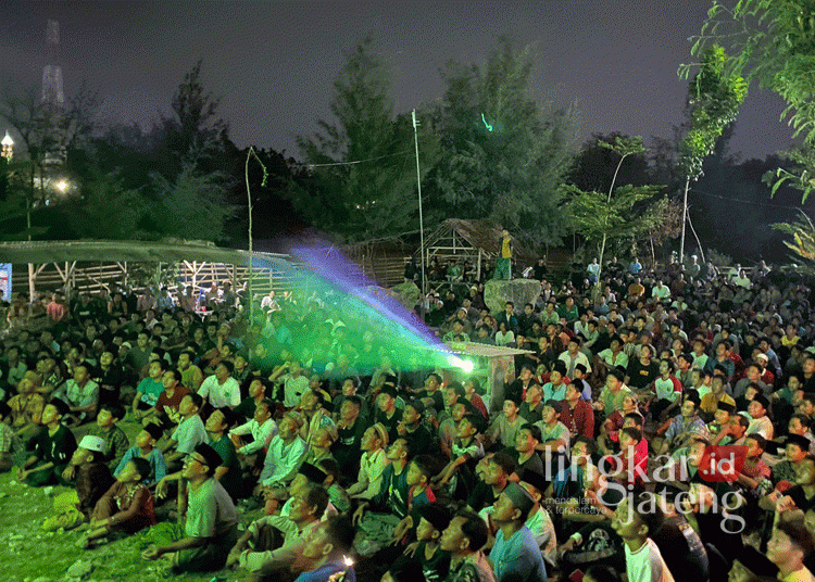 Nobar Timnas Indonesia vs China bersama relawan Harno Hanies dan Luthfi Yasin