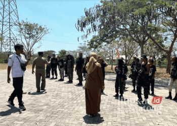 Dinsos PPKB dan Satpol-PP Kabupaten Rembang saat melakukan pembinaan terhadap anak-anak punk baru-baru ini. (Setyo Nugroho/Lingkarjateng.id)