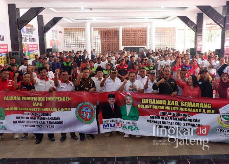 DEKLARASI: Organda dan Aliansi Pengemudi Independen (API) Kabupaten Semarang memberikan dukungan kepada Paslon Ngesti Nugraha-Nur Arifah di Posko Pemenangan Mutiara di Desa Lopait, Kecamatan Tuntang, Kabupaten Semarang, Minggu, 27 Oktober 2024. (Hesty Imaniar/Lingkarjateng.id)