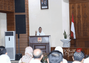 Wali Kota Semarang, Hevearita Gunaryanti Rahayu, dalam acara "Pelantikan dan Pengambilan Sumpah/Janji Jabatan Pegawai Negeri Sipil di Lingkungan Pemkot Semarang" di Balai Kota Semarang, Jawa Tengah, pada Rabu, 23 Oktober 2024. (Antara/Lingkarjateng.id)