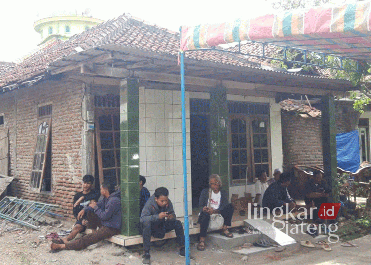 Rumah duka korban yang ditemukan meninggal di kebun kosong di Kendal