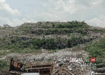 Kondisi TPA Ngronggo yang berada di Kelurahan Kumpulrejo, Kecamatan Argomulyo, Kota Salatiga yang saat ini memasuki masa oveload, Senin, 14 Oktober 2024. (Angga Rosa/Lingkarjateng.id)