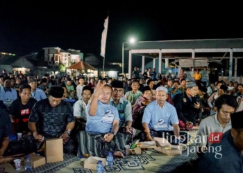 Nelayan Sarang mengikuti kegiatan ngopi bareng yang diselenggarakan Pasangan Calon Bupati dan Wakil Bupati Rembang nomor urut 2 Harno-Hanies pada Sabtu 19 Oktober 2024. (Dok. for Lingkarjateng.id)