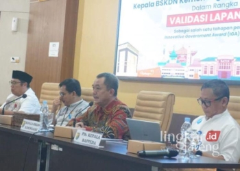 DISKUSI: Sesi diskusi Tim Kemendagri saat validasi lapangan ke Kota Pekalongan terkait nominasi Innovative Government Award (IGA) pada Jumat, 14 November 2024. (Diskominfo Kota Pekalongan/Lingkarjateng.id)