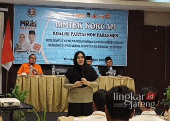 Klaim Punya Strategi Ampuh, Koalisi PNP Optimis Menangkan Mirna-Riki di Pilkada Kendal 2024 32 Cabup Kendal, Mirna Annisa, dalam acara Bimtek Korcam Koalisi PNP di Tirto Arum Kendal pada Minggu, 17 November 2024. (Syahril Muadz/Lingkarjateng.id)