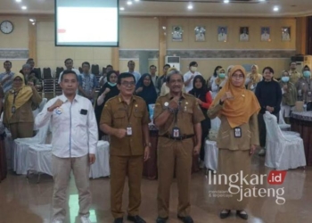 SOSIALISASI: Para pelaku UMKM menghadiri sosialisasi digitalisasi perizinan di Kota Pekalongan, Senin, 18 November 2024. (Dok. Diskominfo Kota Pekalongan/Lingkarjateng.id)