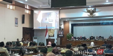 SIDANG PARIPURNA: Suasana rapat di kantor Dewan Perwakilan Rakyat Daerah Kabupaten Grobogan pada Selasa, 5 November 2024. (Eko Wicaksono/Lingkarjateng.id)