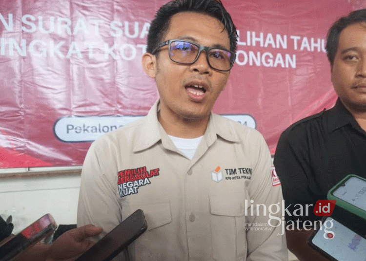 Ketua KPU Kota Pekalongan, Fajar Randi Yogaananda. (Fahri Akbar/Lingkarjateng.id)