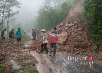 Bencana longsor di wilayah Kabupaten Jepara beberapa waktu lalu. (Tomi Budianto/Lingkarjateng.id)