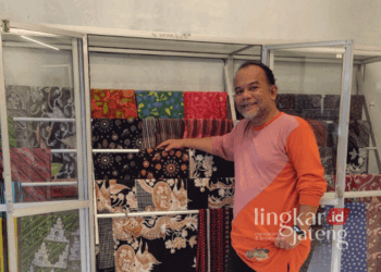 Pemilik CV Batik Gemawang, Abdul Kholiq Fauzi. (Dok. Pribadi/Lingkarjateng.id)