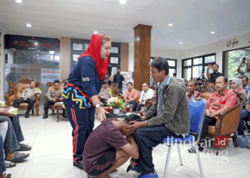 Wali Kota Semarang Hevearita Gunaryanti Rahayu saat mendampingi pertemuan remaja dengan orang tua pelajar untuk penyampaian komitmen di  Mapolrestabes Semarang pada Kamis, 28 November 2024. (Dok. Pemkot Semarang/Lingkarjateng.id)