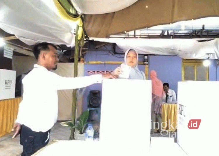 Proses pemungutan suara Pilkada di salah satu TPS di Kabupaten Blora pada Rabu, 27 November 2024. (Dok. Pribadi/Lingkarjateng.id)