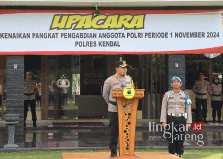 Upacara kenaikan pengkat di Polres Kendal