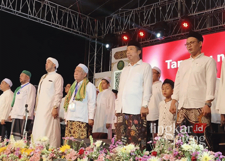 Vivit Umam gelar sholawat akbar