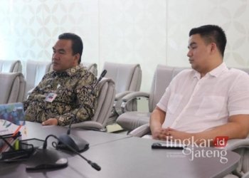 Bisa Tingkatkan Hasil Panen, Blora akan Diujicoba Pupuk Organik dari Rumput Laut

Bupati Blora, Arief Rohman (kanan), saat kunjungan kerja ke Kementerian Kelautan dan Perikanan (KKP) RI di Jakarta pada Jumat, 20 Desember 2024. (Dok. Pemkab Blora/Lingkarjateng.id)