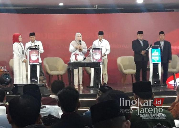 Soal Pemilihan Kepala Daerah oleh Legislatif, Ketua DPRD Kendal: Efisiensi Anggaran 25 Suasana debat terakhir Pilkada Kendal 2024 beberapa waktu lalu. (Syahril Muadz/Lingkarjateng.id)