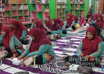 Kegiatan rapat rutin Himpaudi Kabupaten Kudus di salah satu gedung sekolah TK setempat. (Nisa Hafizhotus S./Lingkarjateng.id)