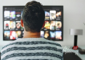 ILUSTRASI: Menonton siaran TV. (Pixabay@Mohamed_hassan/Lingkarjateng.id)