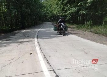 Ruas Jalan Randublatung-Getas yang sempat dibangun dengan anggaran inpres. (Hanafi/Lingkarjateng.id)