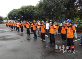 Sejumlah juru parkir saat mengikuti pembinaan yang dilakukan oleh Dishub Kota Salatiga belum lama ini. (Dok. Pribadi/Lingkarjateng.id)