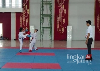 Atlet karate tingkat pelajar bertanding dalam Popda Grobogan. (Dok. Pribadi/Lingkarjateng.id)