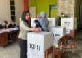 Suasana prose pemungutan suara Pilkada Serentak di salah satu TPS di Kabupaten Demak pada Rabu, 27 November 2024 lalu. (M. Burhanuddin Aslam/Lingkarjateng.id)