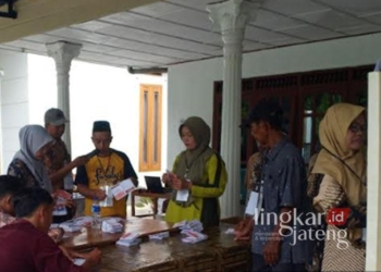 Proses pemungutan suara Pilkada di Kecamatan Winong, Kabupaten Pati, pada Rabu, 27 November 2024. (Setyo Nugroho/Lingkarjateng.id)