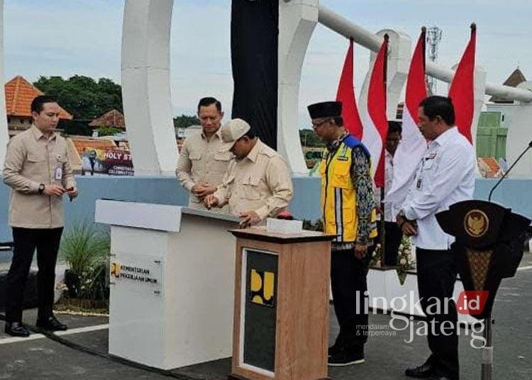 Prabowo resmikan Fly Over Madukoro Semarang